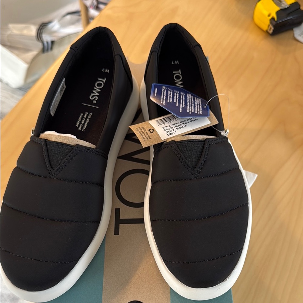 Tom’s alpargata mallow Black Slip-On Sneakers size 7 new nib